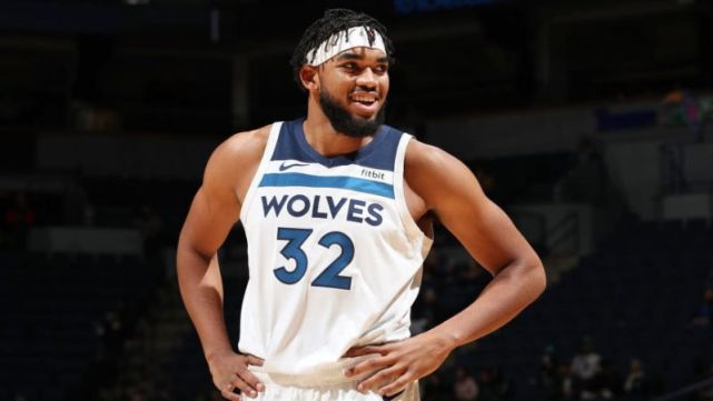 以压倒性的 以压倒性的